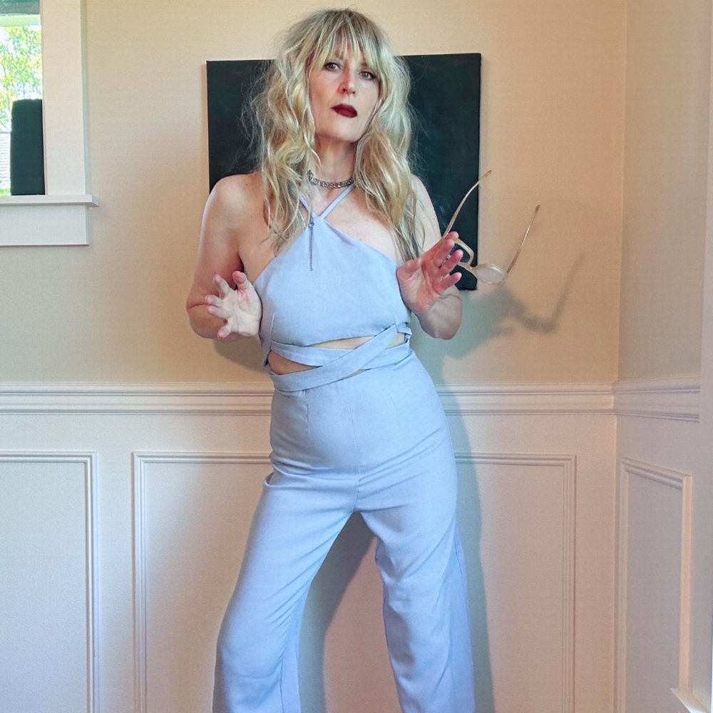 “Selfie Leslie” - wide-legged jumpsuit in trendy pale blue